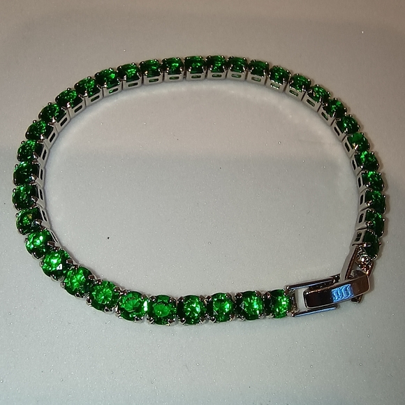 Radiant Green Crystal Bracelet - Picture 5 of 9